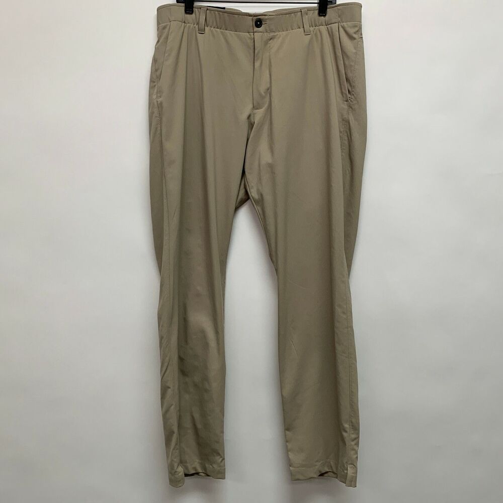 Under Armour The Showdown Men's Straight Pants Size 38 x 32 Beige Khaki NWT